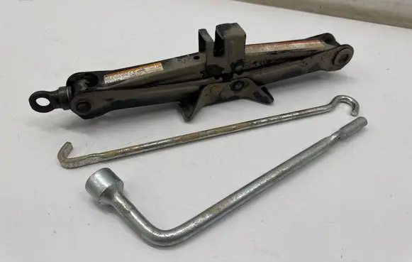 Lexus ES 300h (7th Gen) Lift Jack 