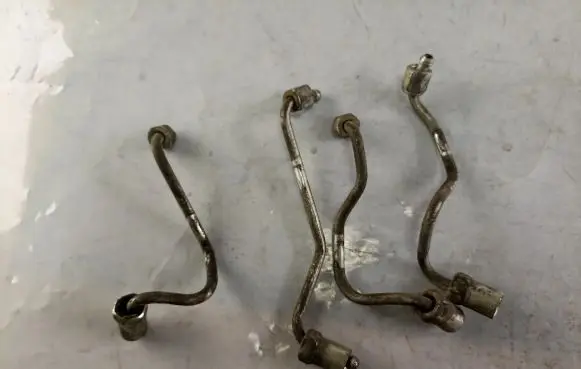 Toyota Corolla Verso AR10 Fuel injector supply line/pipe 
