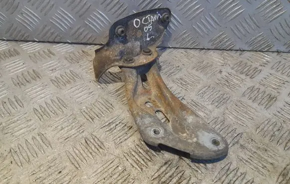 Skoda Octavia Mk2 (1Z) Fender mounting bracket 1Z0821142