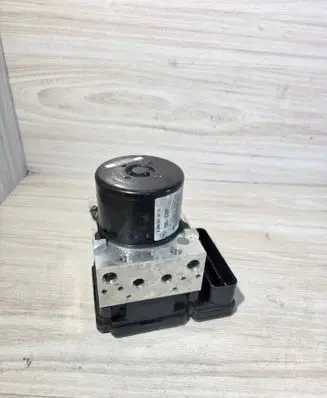 Mercedes-Benz C W204 ABS Pump A2045453832 A2044313912 10061339411
