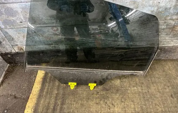 Nissan Qashqai Rear door window glass