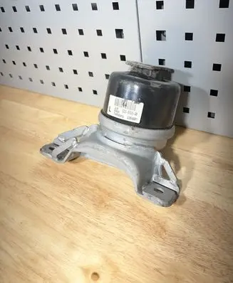 Land Rover Evoque I Engine mount bracket BF326F012AB G3046001