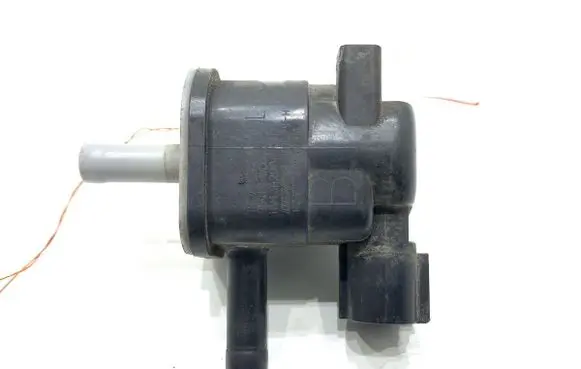 Toyota Yaris Fuel pressure regulator 90910WC003