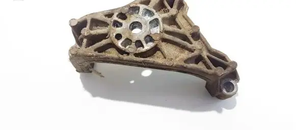 Mazda Xedos 9 Engine mounting bracket