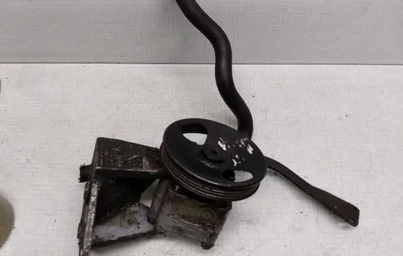 Nissan Almera Tino Power steering pump 7612955118 7611332111