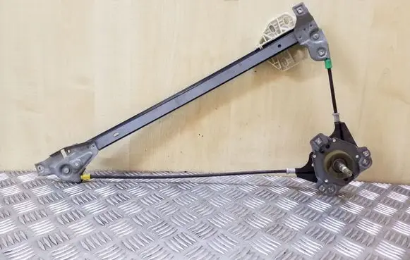 Rear door manual window regulator