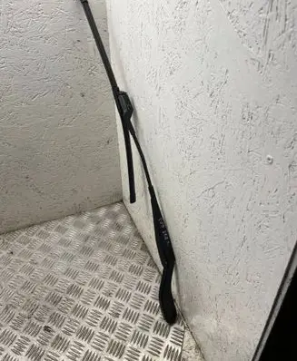 Volvo V50 Front wiper blade arm 31253996