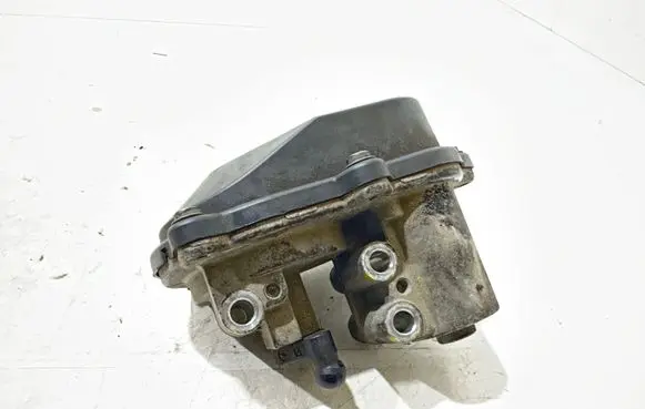 Volkswagen Touareg II Engine shut-off valve 059129086L A2C53289031