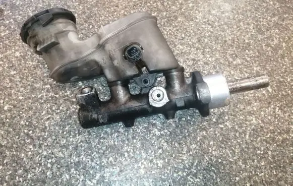 Honda Accord Master brake cylinder