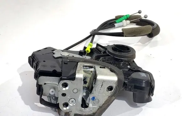 Toyota Avensis T270 Front door lock