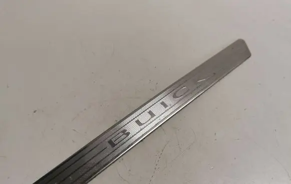 Buick Encore I Front sill trim cover