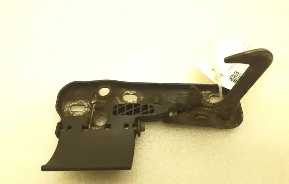 Volkswagen PASSAT B7 Engine bonnet (hood) release handle