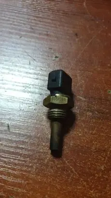 BMW 7 E38 Coolant temperature sensor 1710535