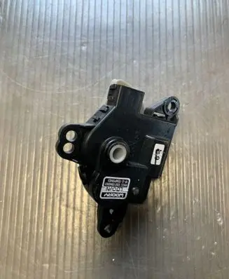 Hyundai Santa Fe Air flap motor/actuator D267EBABA01