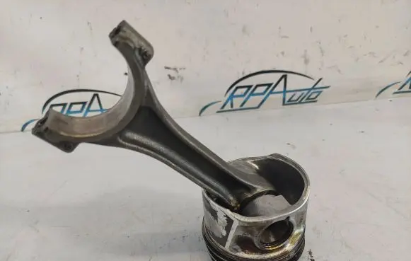 Piston with connecting rod