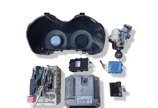 Toyota Auris 150 Engine ECU kit and lock set 0281014846 8966102S80