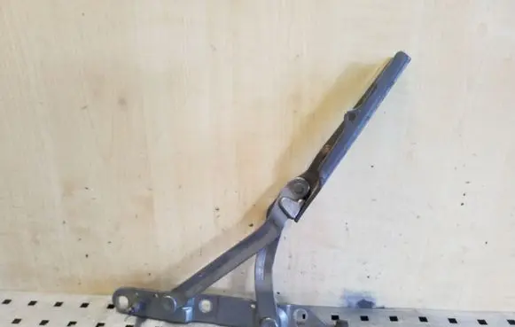 Audi 80 90 S2 B4 Tailgate/trunk/boot hinge 8A5827301