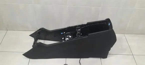 Mercedes-Benz GLE (W166 - C292) Center console A1666803803