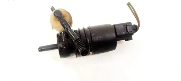 Volkswagen Golf IV Windscreen/windshield washer pump