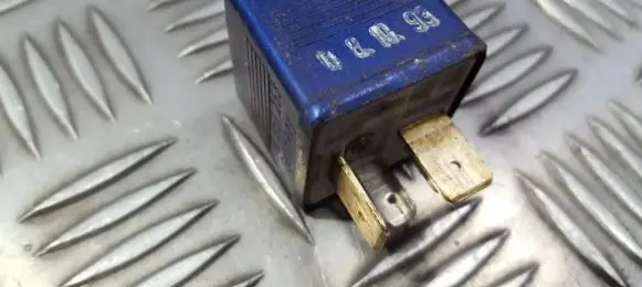 Audi A4 S4 B5 8D Other relay 8A0951253