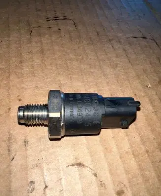 BMW 3 E46 Fuel pressure sensor 0281002475
