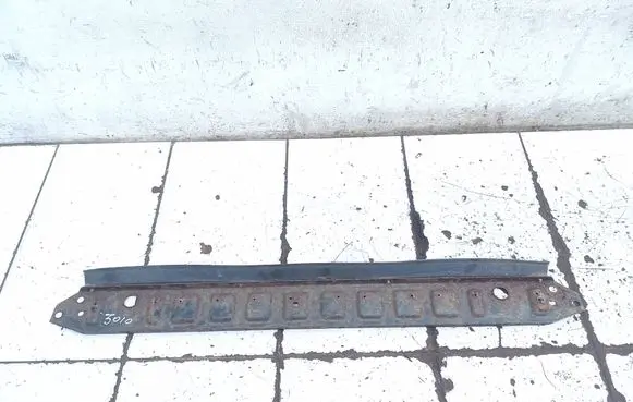 Volvo V70 Bottom radiator support slam panel