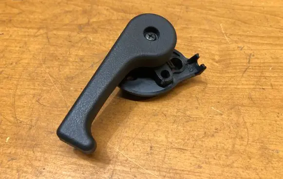 Hyundai i30 Engine bonnet (hood) release handle