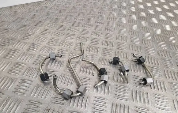 Citroen DS5 Fuel injector supply line/pipe 