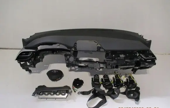 Toyota Hilux (N140, N150, N160, N170) Radio/GPS head unit trim 