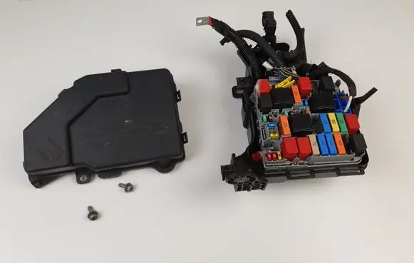 Alfa Romeo Giulietta Fuse module 50526940