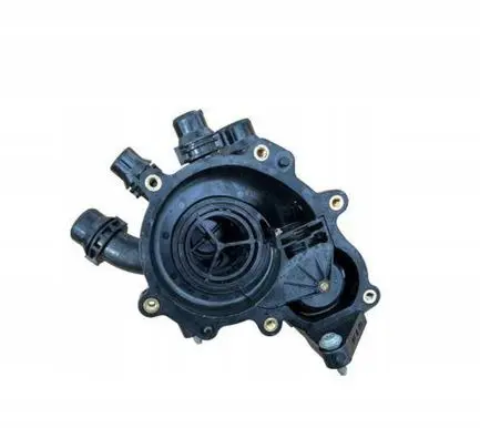 Volkswagen PASSAT B8 Thermostat 06R121111E