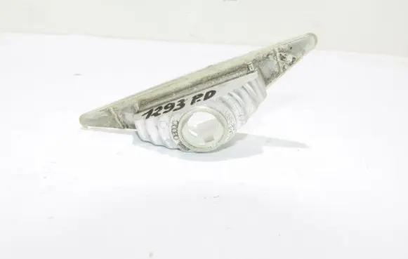 Ford Mondeo Mk III Front fender indicator light 6S7A13K309AB