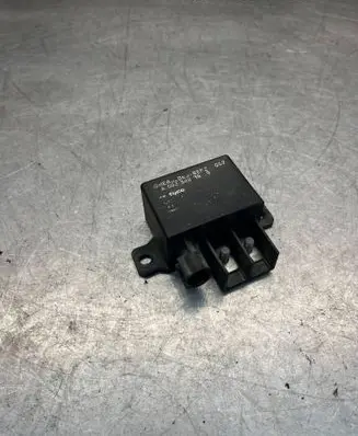 Mercedes-Benz E W210 Charging relay A0025423819