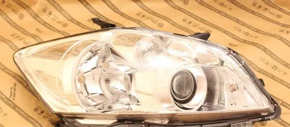 Toyota Auris 150 Headlight/headlamp 8113002A40