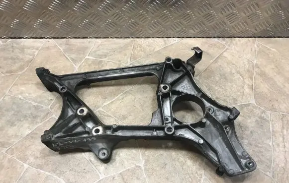 Mercedes-Benz E W212 Generator/alternator bracket A6512011909