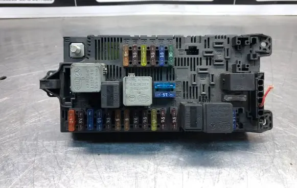 Mercedes-Benz E W211 Fuse module 2115453101 a2115453101