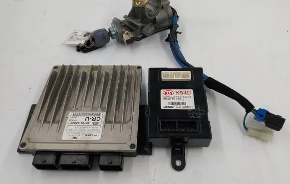 KIA Carnival Engine ECU kit and lock set 391024X520 R0410C187A