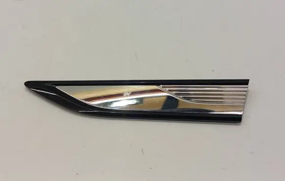 Fender trim (molding)