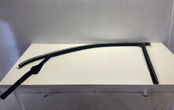 Volkswagen Golf V Rubber seal front coupe door 1k5837432