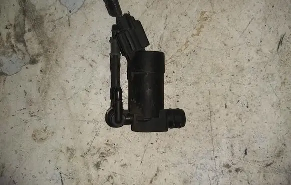 Ford Focus Headlight washer pump 97117K624