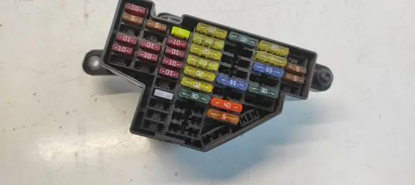 Volkswagen PASSAT B7 Fuse module 0210357101202 1136 05071000589