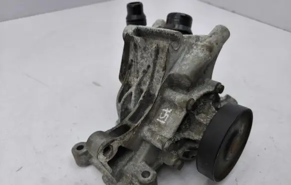 Mini Cooper Countryman R60 Water pump