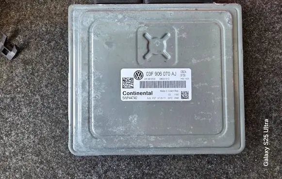 Volkswagen Golf VI Engine control unit/module 03F906070AJ