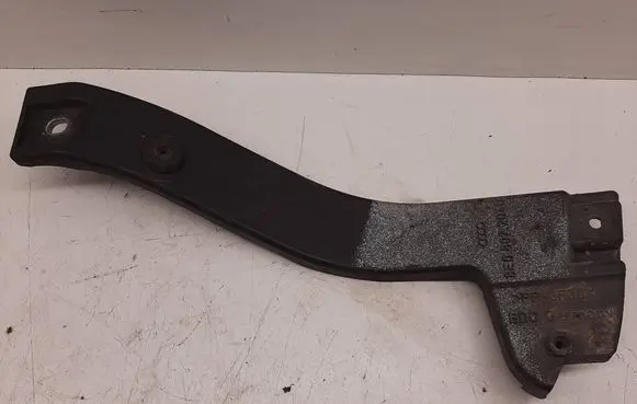 Audi A4 S4 B7 8E 8H Front bumper mounting bracket 8E0807204B