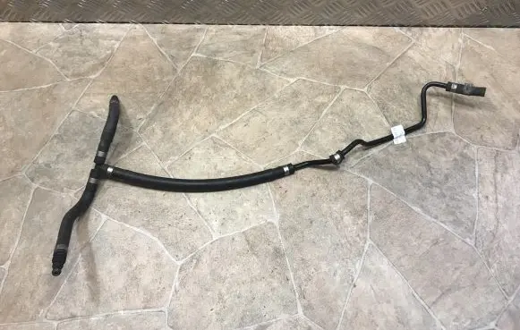 Mercedes-Benz C W204 Engine coolant pipe/hose A2045011025