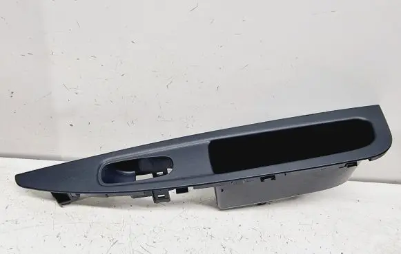 Nissan Qashqai Rear door window switch trim 829604EA0A