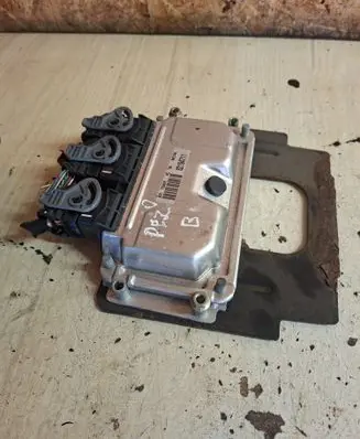 Peugeot 307 Engine control unit/module 9643840680 0261207474