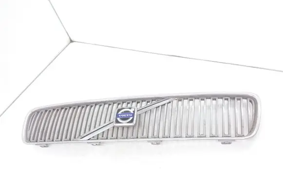 Volvo V50 Front bumper upper radiator grill 08678680