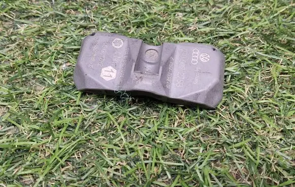 Hyundai Santa Fe Tire pressure sensor 4F0907275B