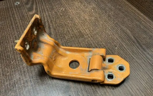 Renault Master III Loading door lower hinge 844000013R